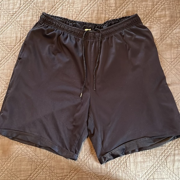 Reversible athletic shorts - Picture 2 of 2